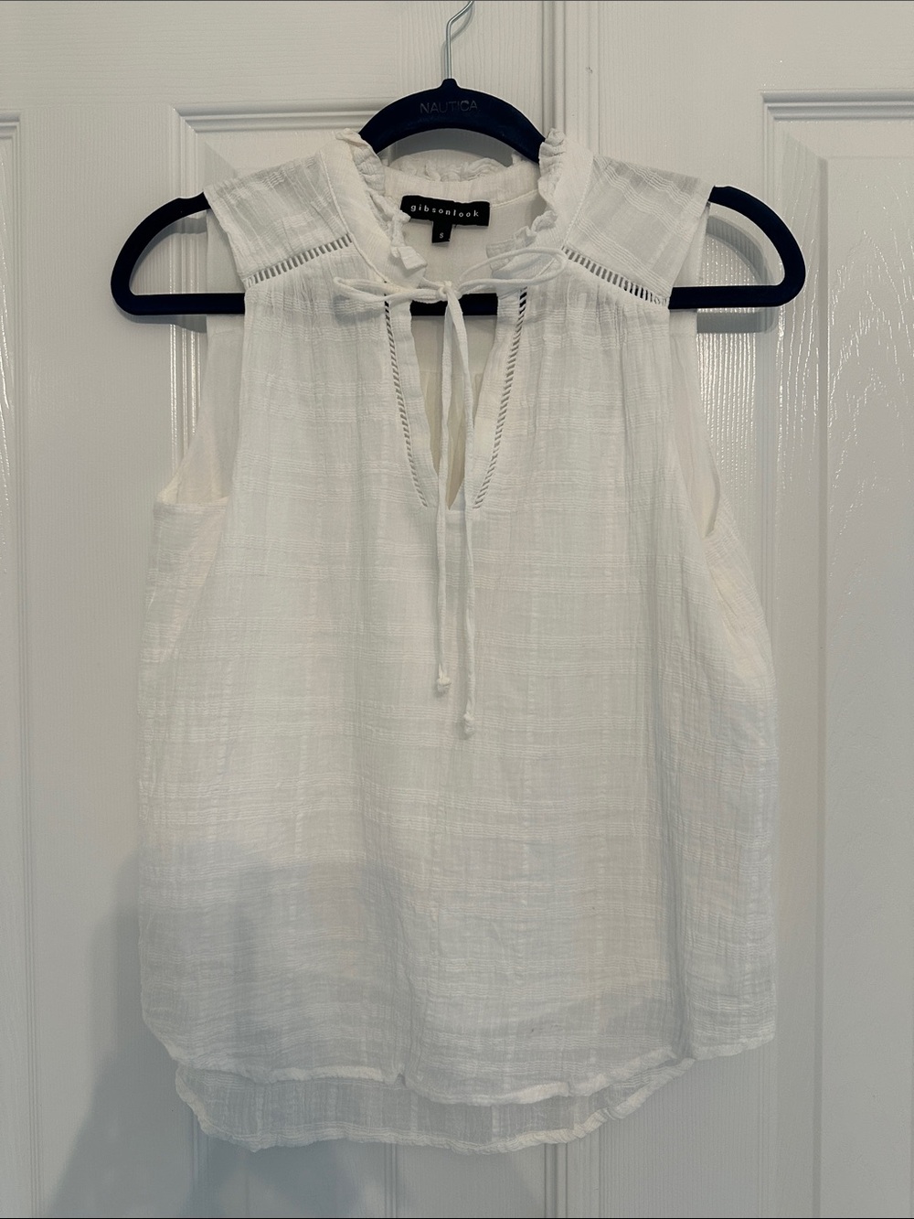 Gibsonlook White Sleeveless Tie-Neck Cotton Gauze Blouse